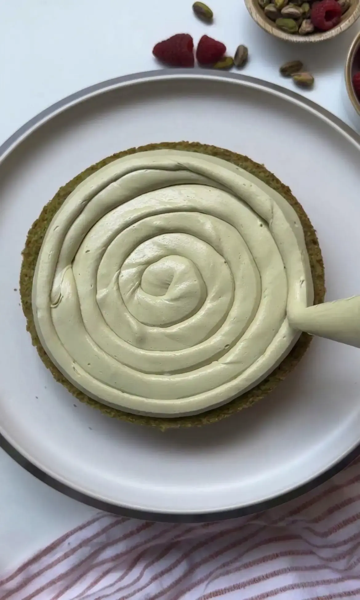 Pistachio Raspberry Cake, How To Make Pistachio Raspberry Cake