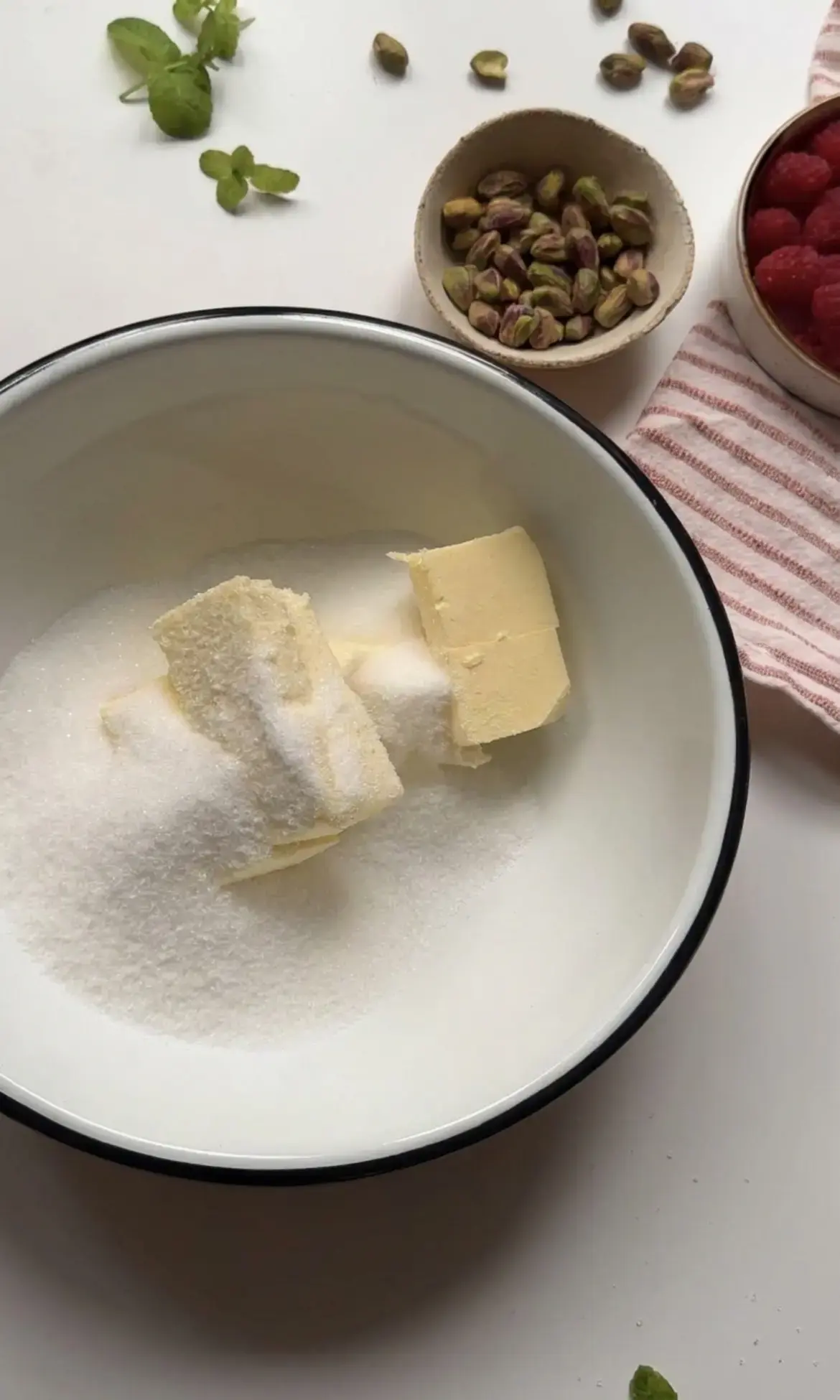 Pistachio Raspberry Cake, How To Make Pistachio Raspberry Cake